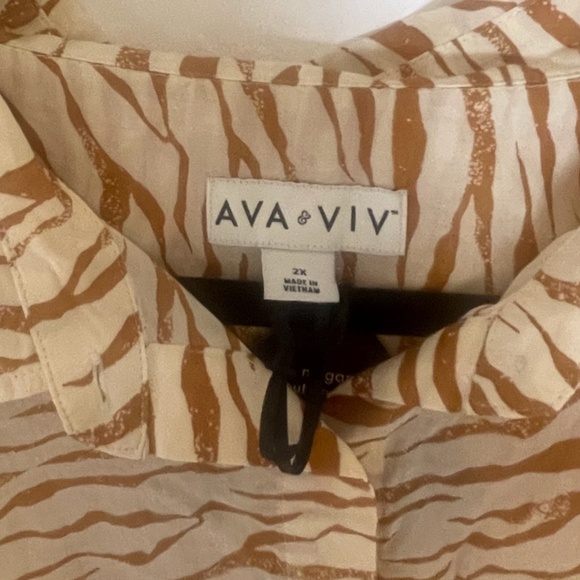 Zebra Animal Print Button Down Chic Glam Minimalist Artsy Plus Hip Blouse Top - Picture 8 of 10